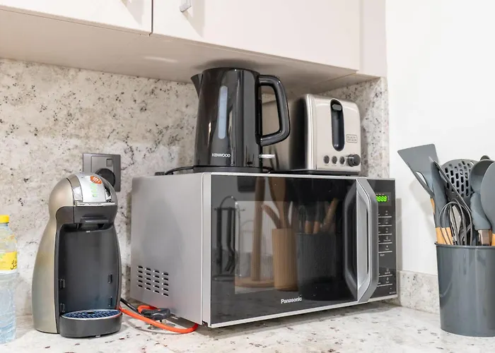Absolutely Stunning 3 Bedroom Apartment In Downtown