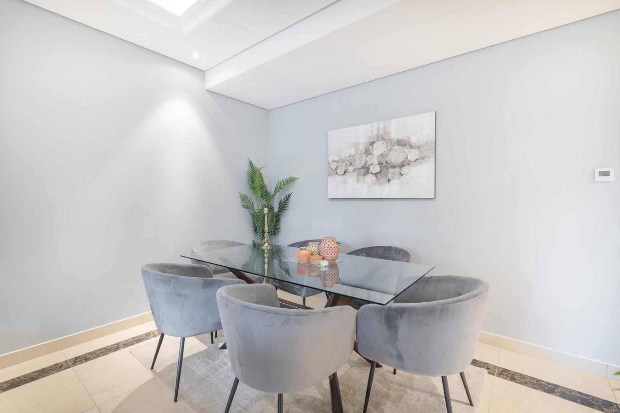 Absolutely Stunning 3 Bedroom In Downtown شقة *