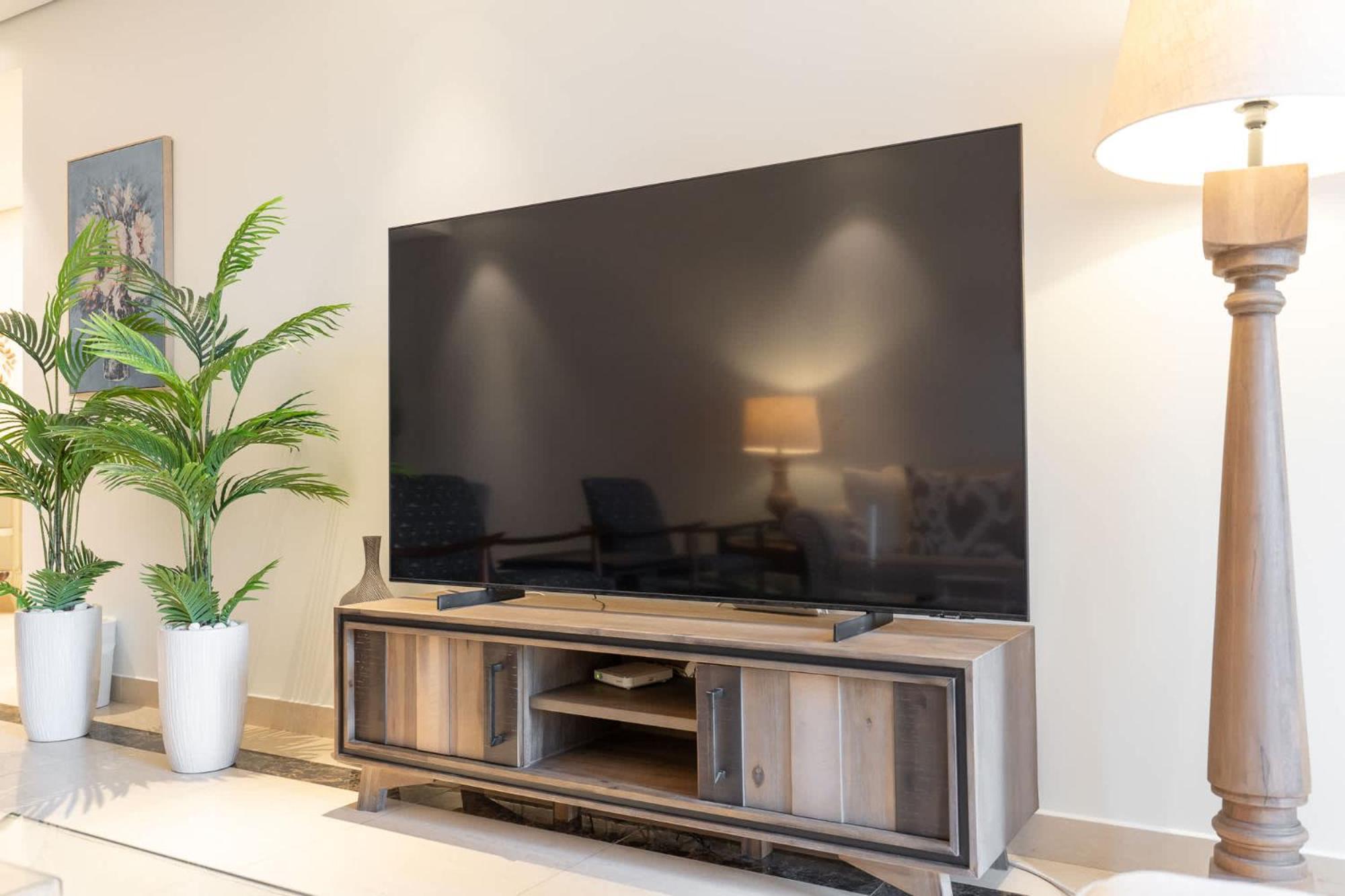 Absolutely Stunning 3 Bedroom In Downtown شقة *