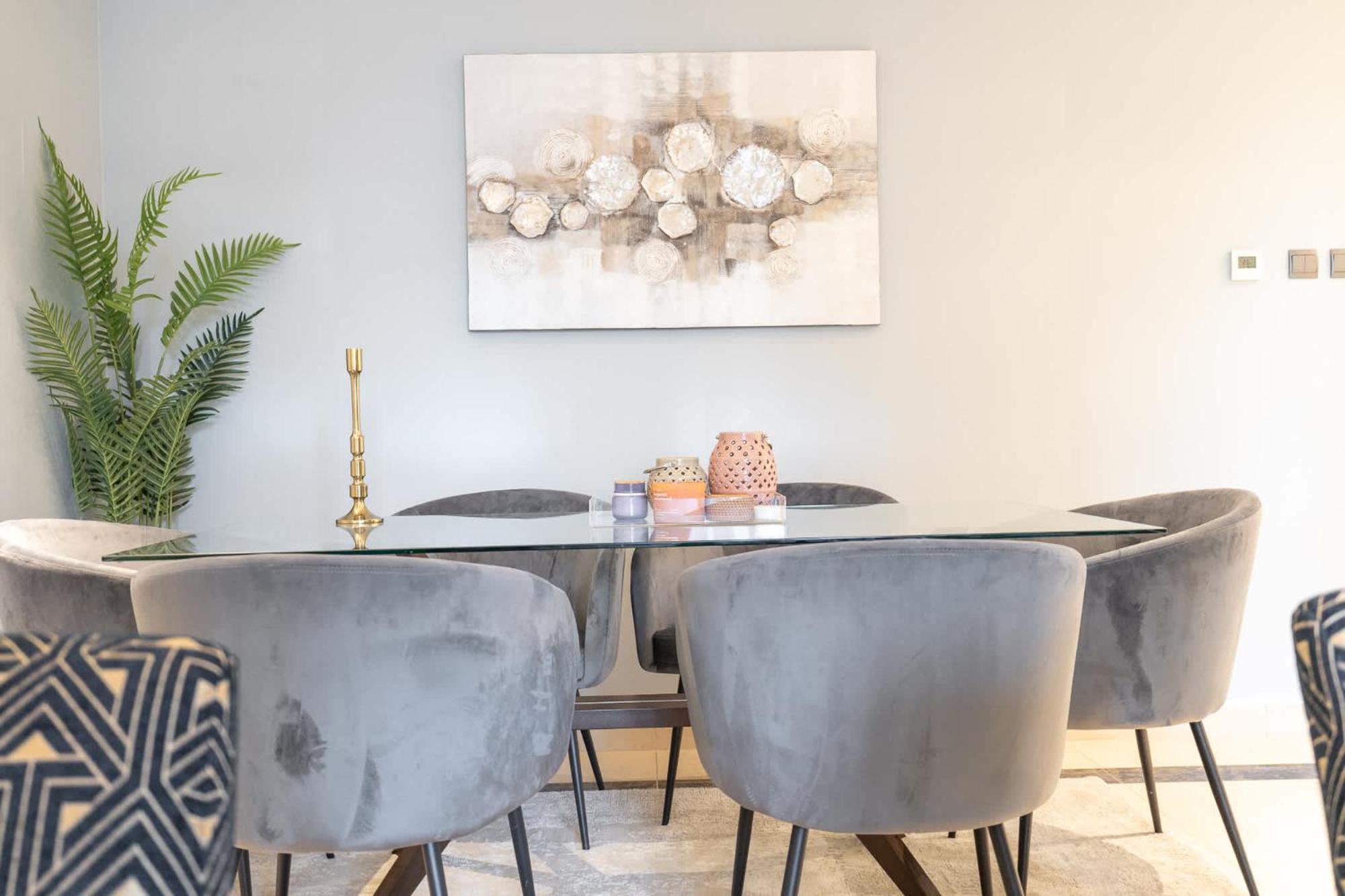 Absolutely Stunning 3 Bedroom In Downtown شقة