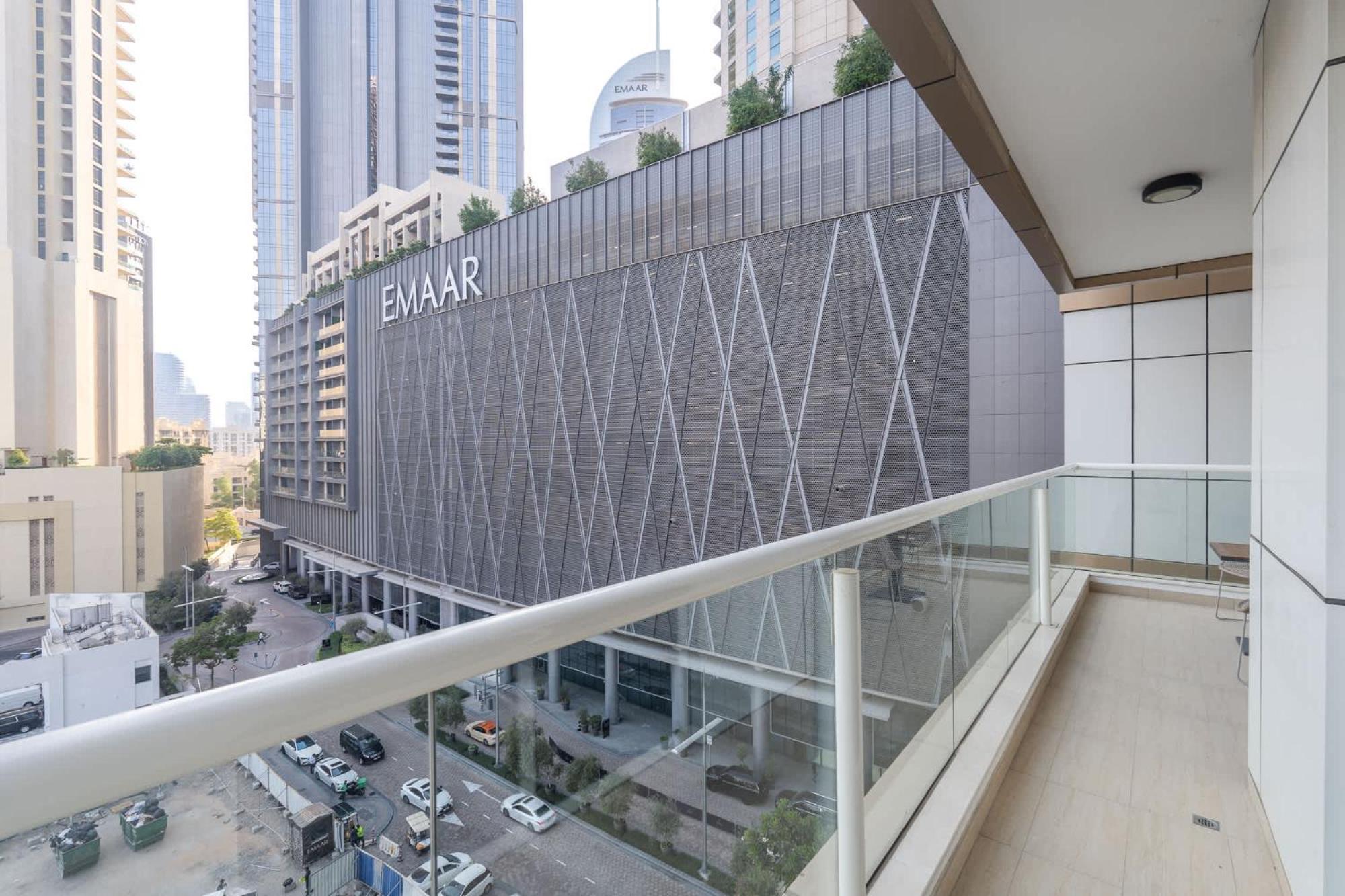 Absolutely Stunning 3 Bedroom In Downtown شقة