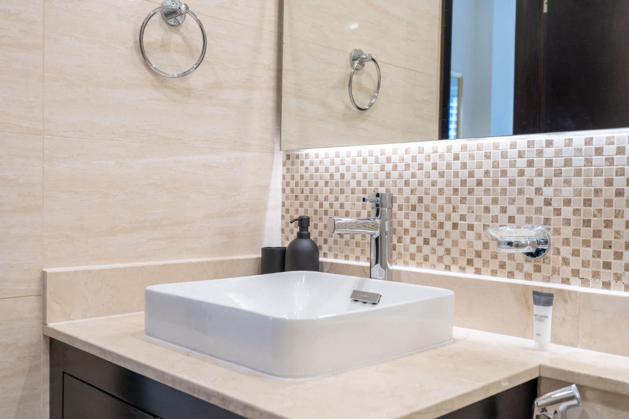 Absolutely Stunning 3 Bedroom In Downtown شقة